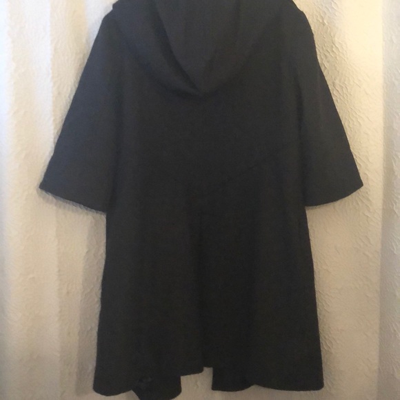 Remy Hall woman’s coat - Picture 3 of 3